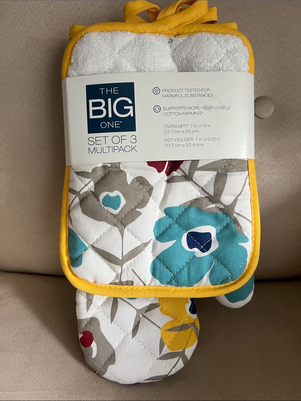 NEW The Big One Floral Oven Mitt & Pot Holder Set ***with MINOR FLAW